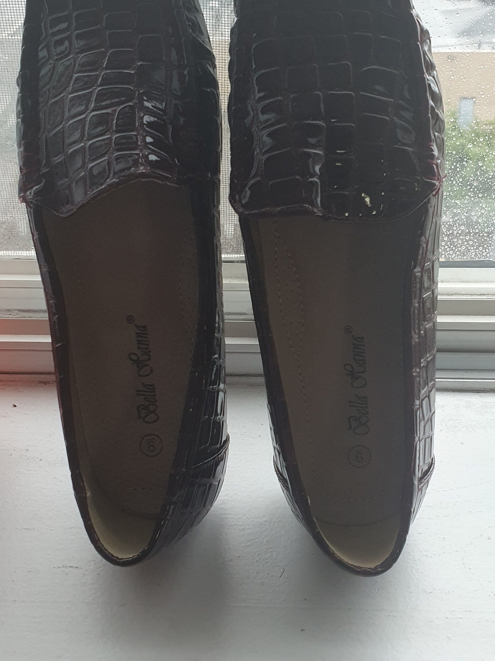Women's Croc-Embossed Loafers in Dark Brown